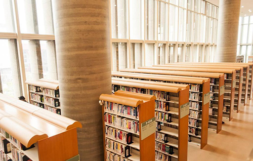 使用草莓视频色版下载防火板裝修的書架與柱子